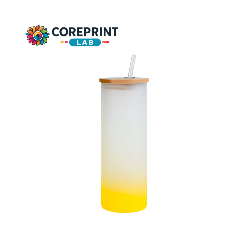 Vaso de Vidrio Recto Satinado con Tapa de Bambú y Popote con Fondo Amarillo 16 oz – Ideal para Sublimación y Regalos Personalizados