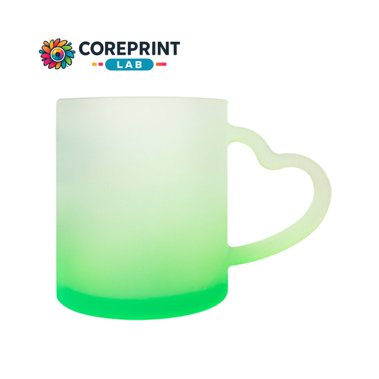Taza de Vidrio Satinado con Mango en Forma de Corazón y Fondo Verde 11oz para Sublimación